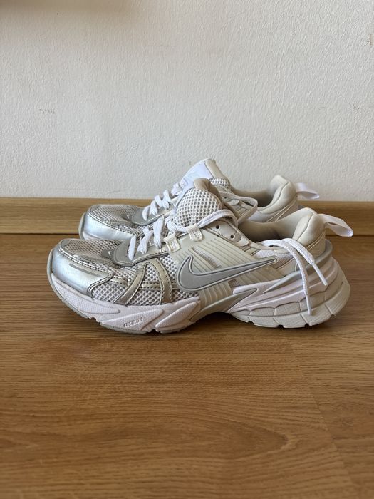 Дамски маратонки Nike V 2K Run