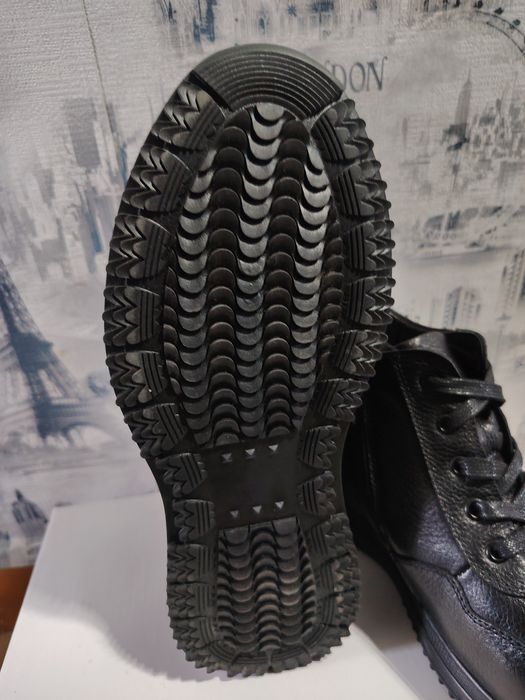 Продам ботинки фирмы BASCONI 38 размер