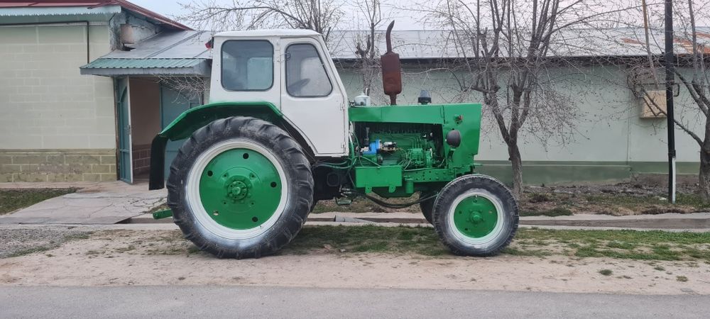 Yumz traktor sotiladi naxadu
