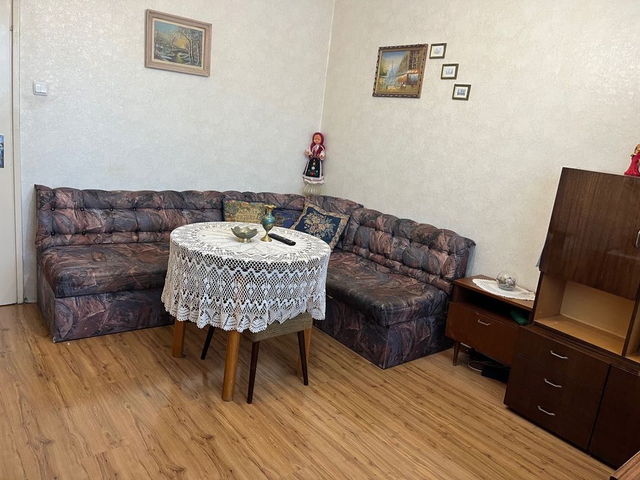 Дава се под наем Тристаен апартамент в Варна, Цветен квартал - 94 кв.м за 548.25 € - Снимка #1