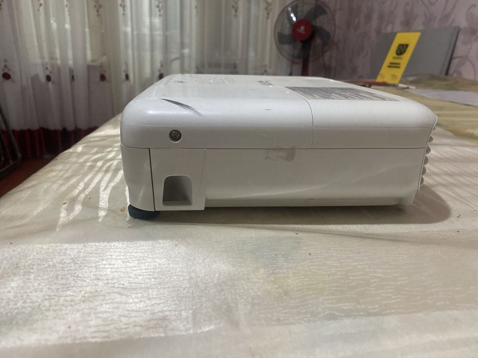 Proektor Epson Rasimda bor xammasi narxini kelishamiz