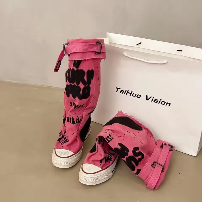 Дънкови боти в розово