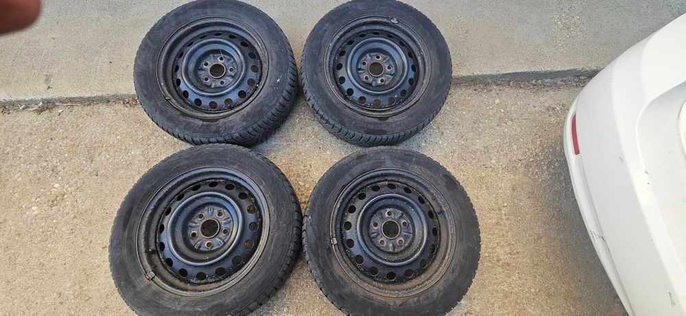 Set 4 roti , jante oțel cu anvelope  iarna 205/60/R16 , 7mm uzură