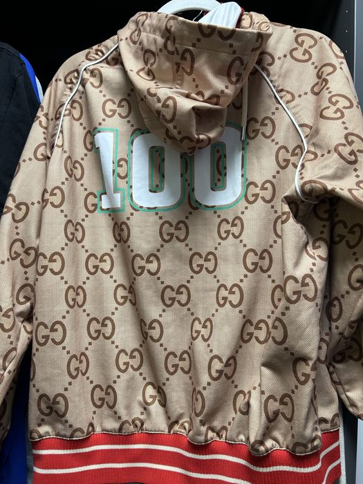 Спортно горнище от прекрасна материя