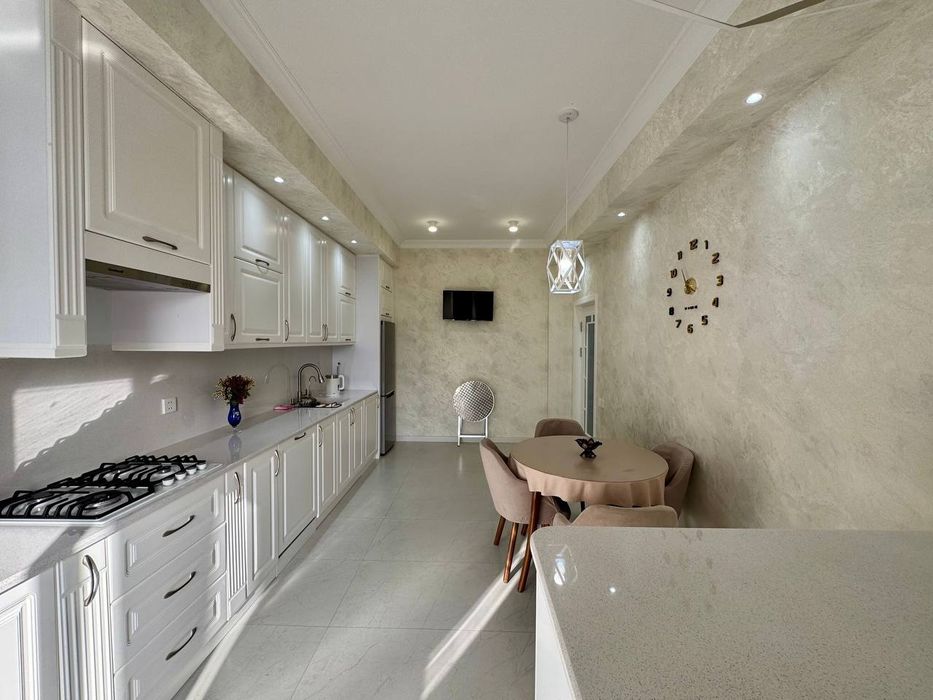 Продаётся 2х комнатная квартира 90м2, Гагарина