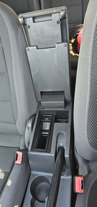 VW Touran 1.4 TSI – 5 места / Паркинг асистент / Подгрев / Мултимедия