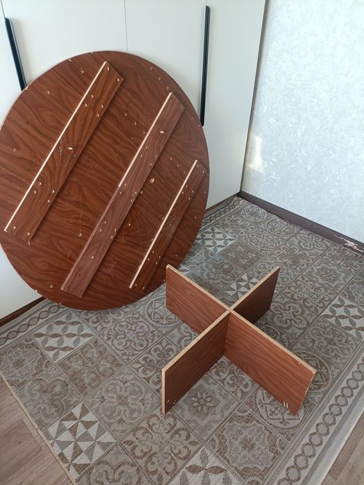 Продам круглый стол