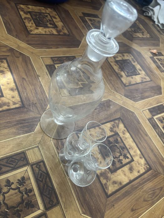 Carafa  cu 4 pahare !!