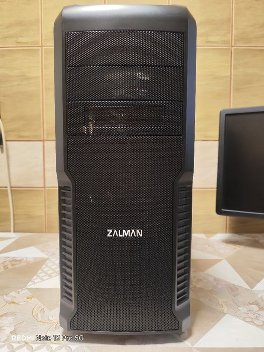 Monitor + Unitate PC i7