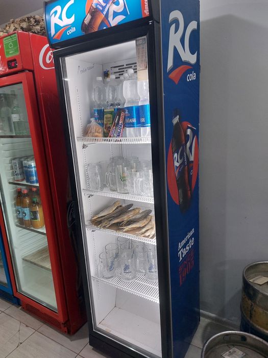 Витриный холодильник