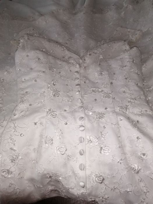 Rochie de mireasa NOUĂ tip sirenă cu trena, 2 voaluri, 1 lung si 1 scu