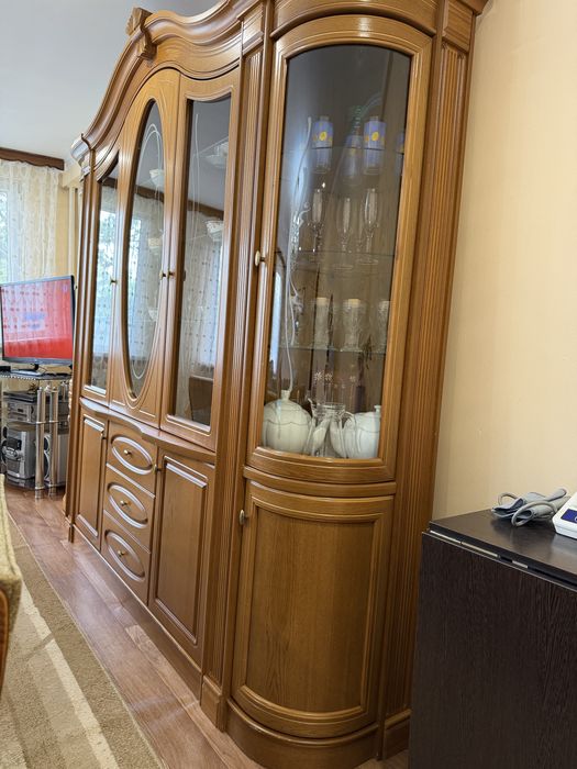 Шкаф витрина для посуды