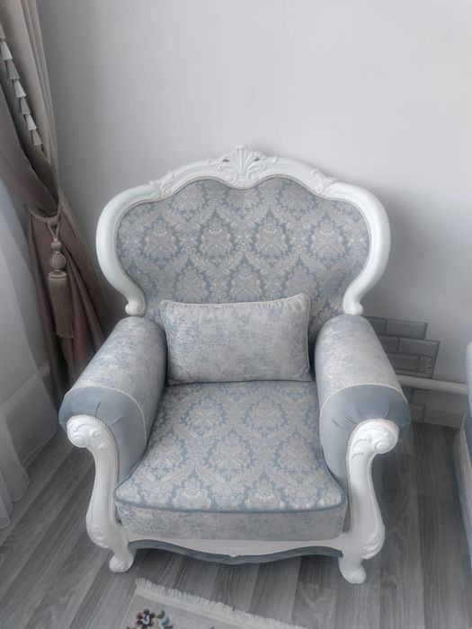 Продам Диван и два кресло