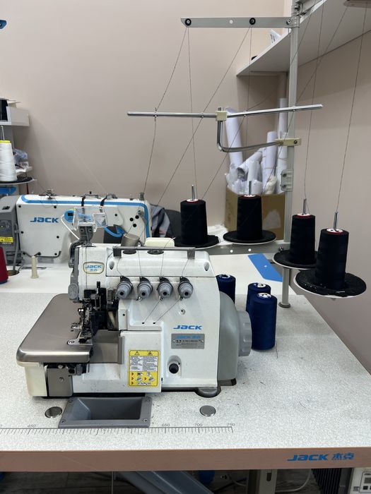 Продам оверлок JACK