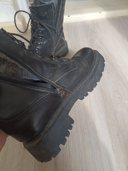 Продам кожаные зимние ботинки