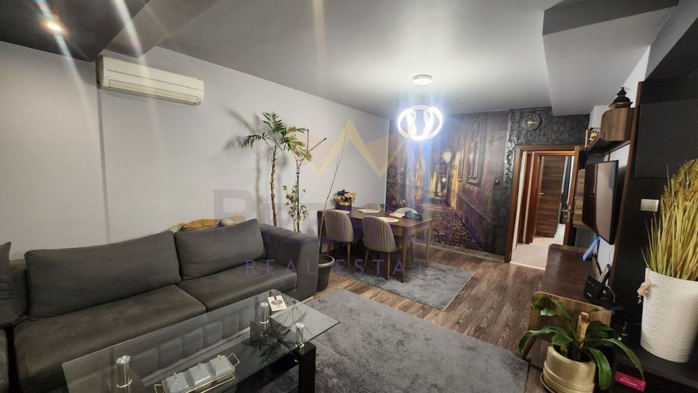 Продава се Тристаен апартамент в Варна, Конфуто - 100 кв.м за 2472 €/кв.м - Снимка #1