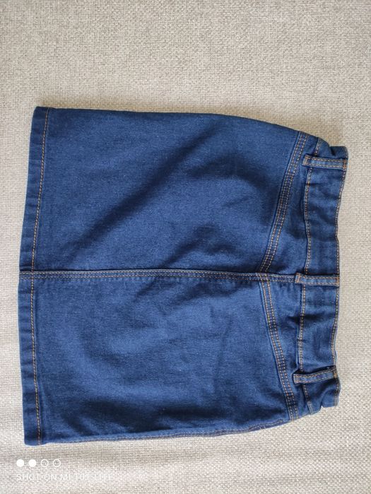 Дрехи р-р 122 - дънкено яке, блузи, дънкена пола, жилетка, елек