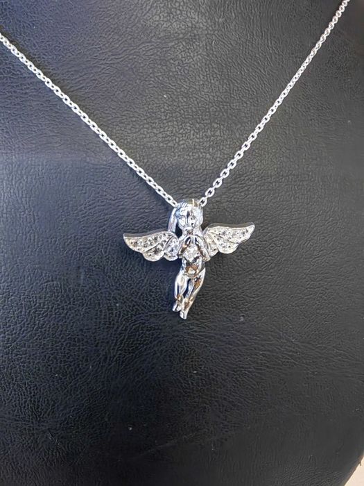 Колие с ангелче, сребърно колие с малък ангел, колие за подарък