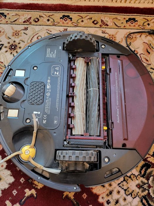 Vand robot aspirat iRobot Roomba