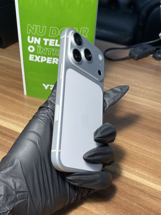 iPhone 17 Pro • 256 GB • Silver