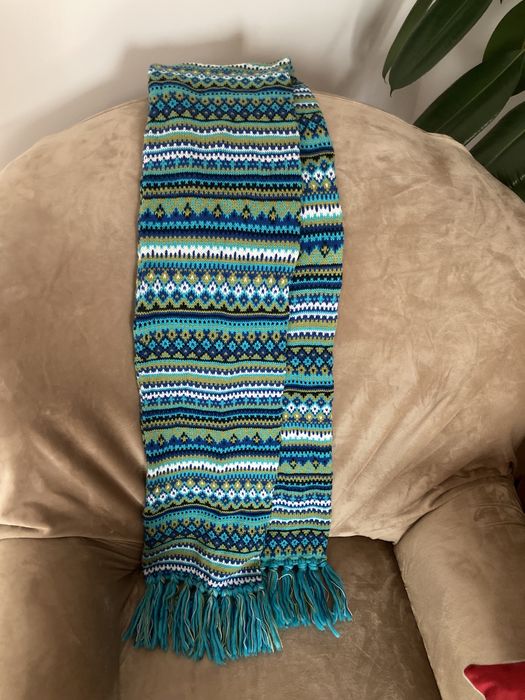 Fular tricotat-gros, cu ciucuri, nou, din lanica