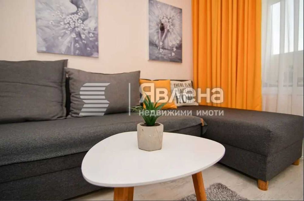 Продава се Двустаен апартамент в Варна, Център - 72 кв.м за 2487 €/кв.м - Снимка #2