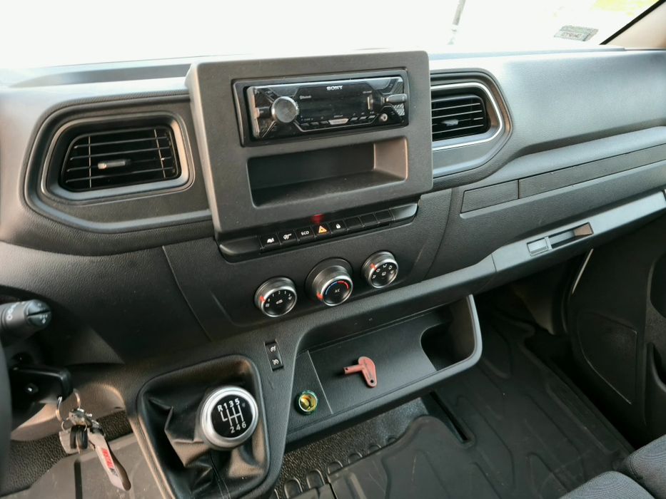 Renault Master cu lift 9 Europaleti an 2022