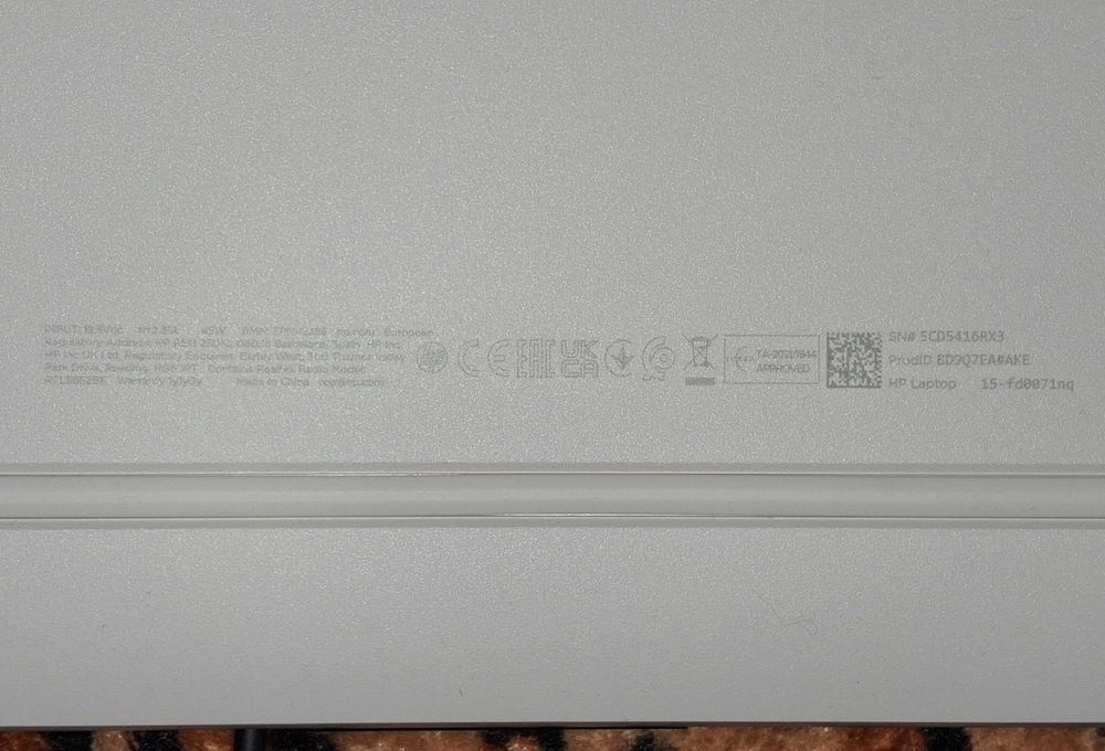 Laptop HP 15-fd | Ecran 15.6" Full HD | Procesor Intel Core | Subțire și Ușor