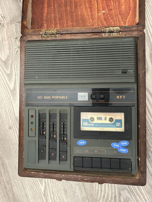 Casetofon vintage carcasa lemn