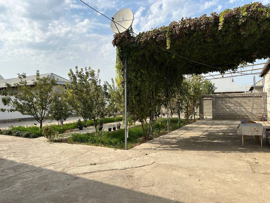 Ҳовлили уй сотилади