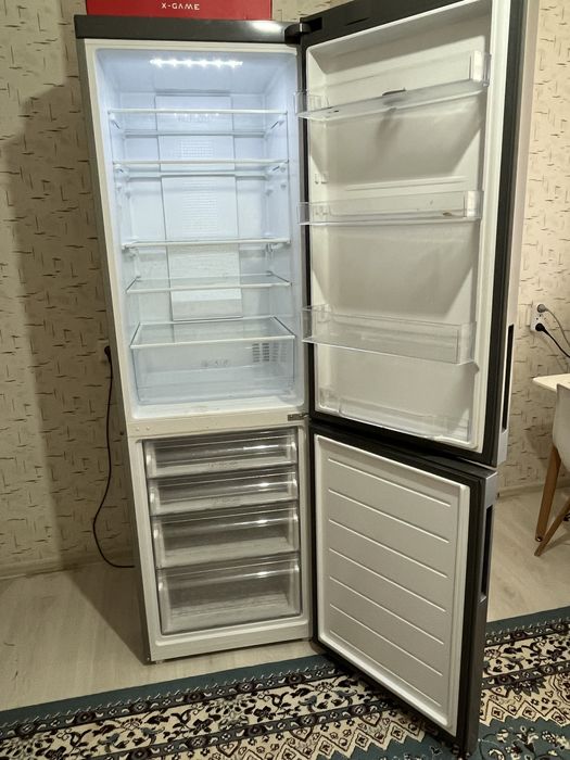 Продам Холодильник Haier