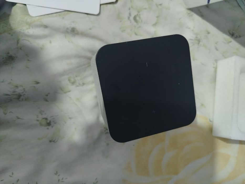 Серая Яндекс-станция с Алисой