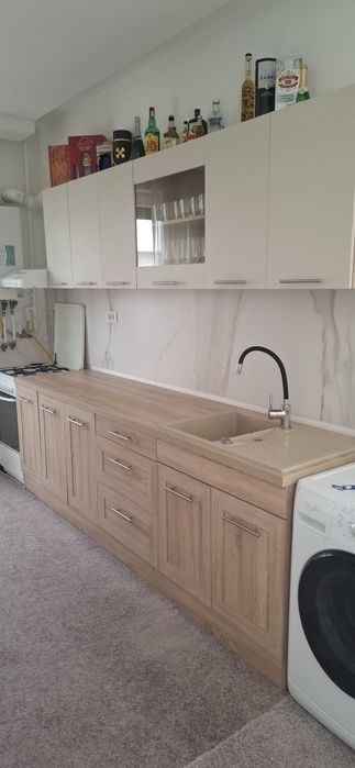 Mobila de bucătărie cu aragaz cuptor hota chiuveta de granit si robine