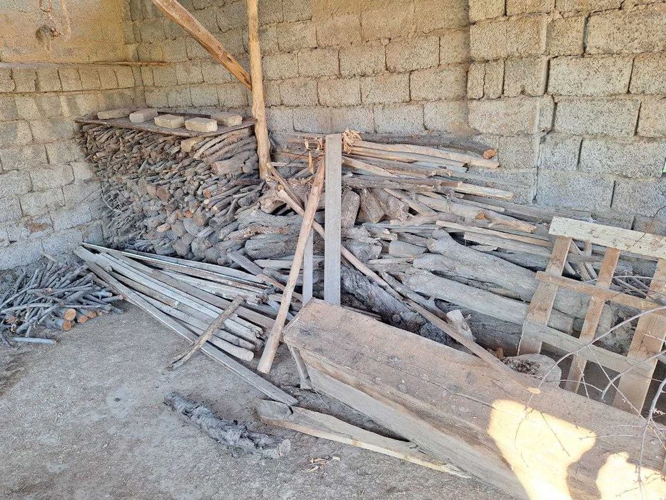 Бир мошина ўтин сотилади