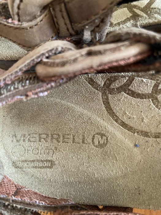 Сандали Merrel,стелка 25см,леки,удобни и запазвни!