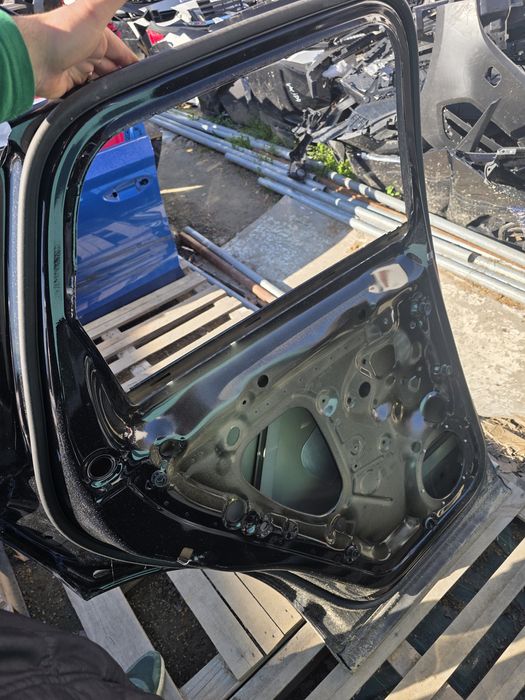 VW Touareg III 19- Задна лява врата