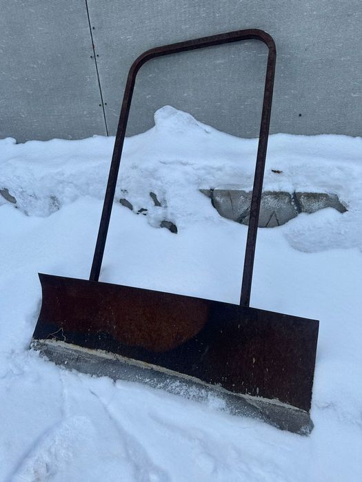 Снеговая лопата .