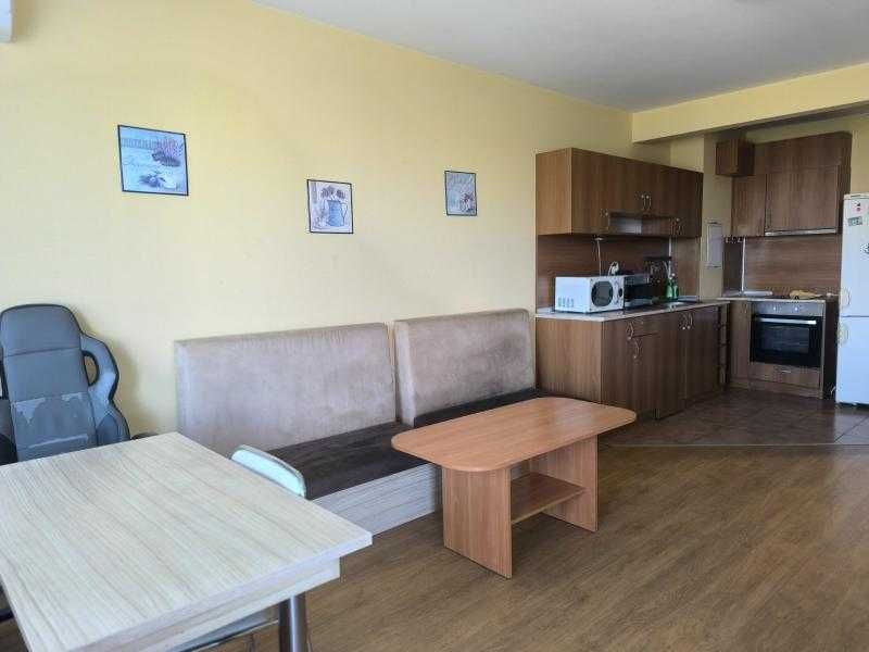 Дава се под наем Тристаен апартамент в Бургас, Славейков - 95 кв.м за 408 € - Снимка #1