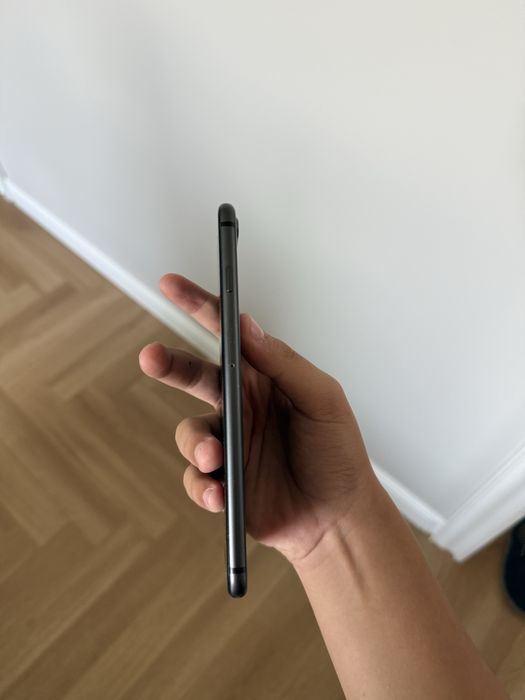iPhone 8+ 64gb.