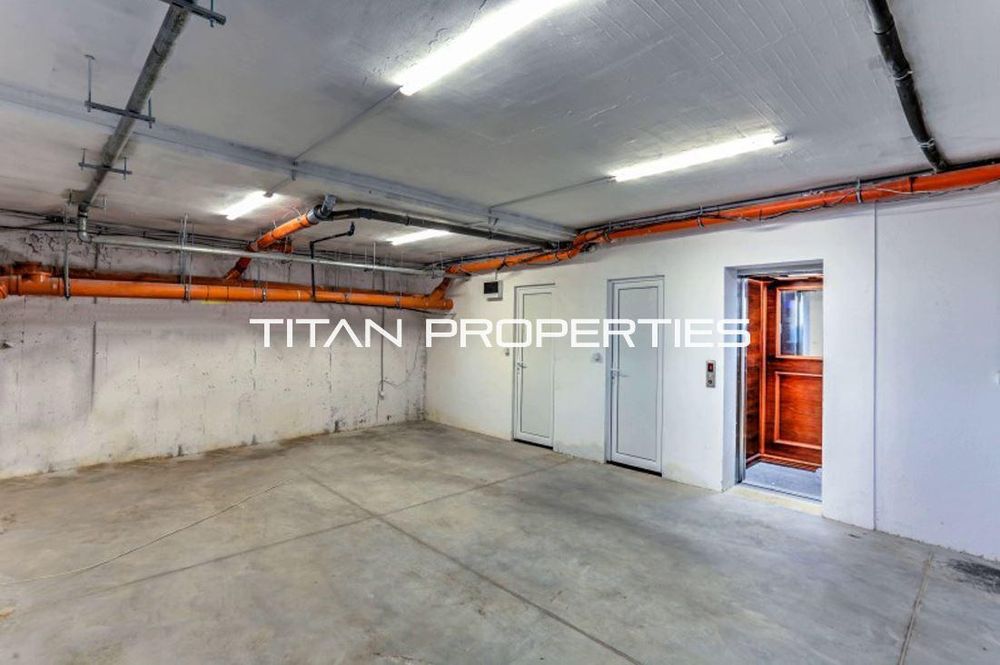 Дава се под наем Четиристаен апартамент в Варна, Галата - 207 кв.м за 2200 € - Снимка #9