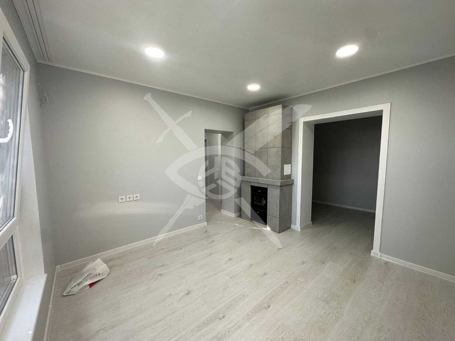 Къща - с. Подвис