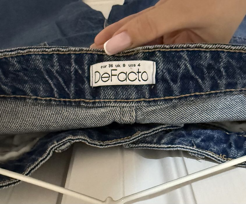 Темно-синие джинсы от DeFacto