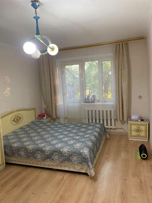 Продам спальный гарнитур с матрасом