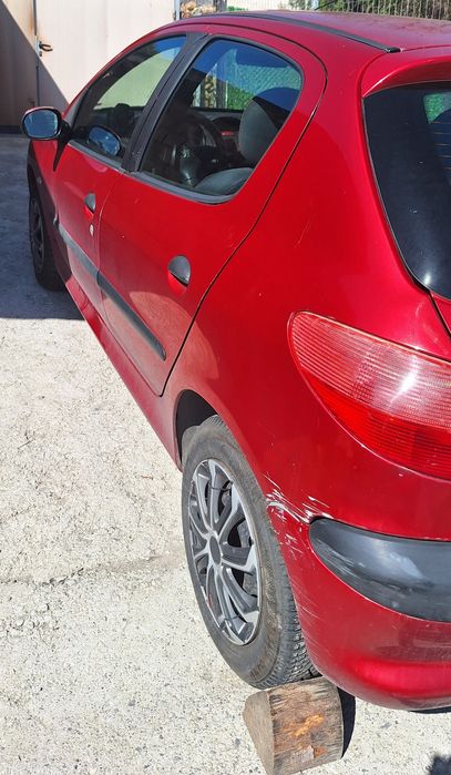 Продавам Пежо206