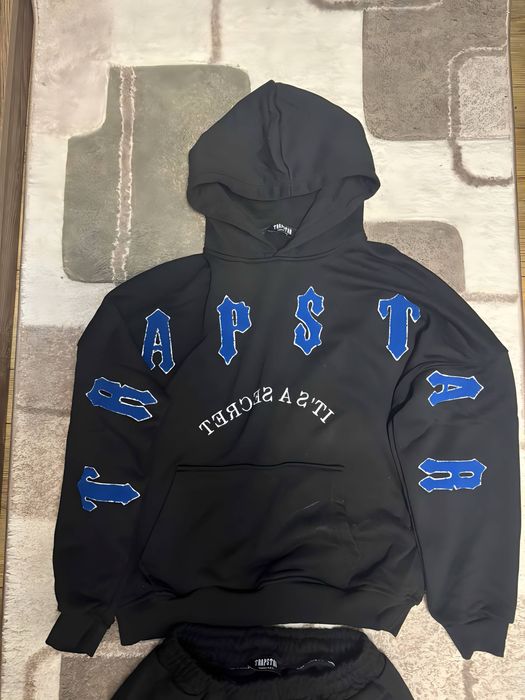 Екип: trapstar цвят: черен размер: L   състояние: чисто нов