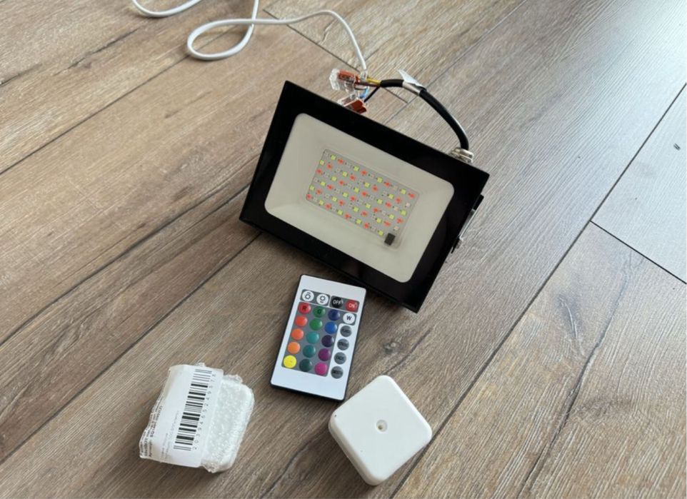 Прожектор RGB с пультом 30 вт