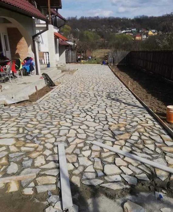 Piatră de Munte pentru Rocării, Alei și Decor Exterior