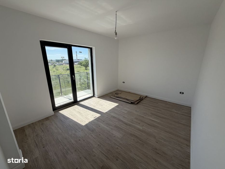 Casa nouă cu 4 camere și curte privată