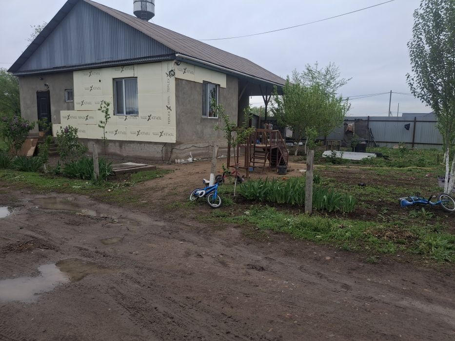 Үй сатылады 10×15 жана үй