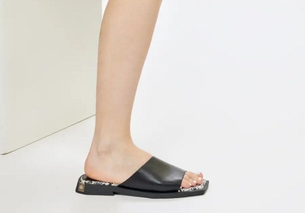 Продам кожаные шлепанцы